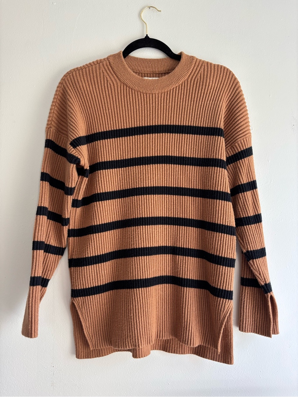 Abercrombie & Fitch Ribbed Crewneck Sweater in Camel and Black